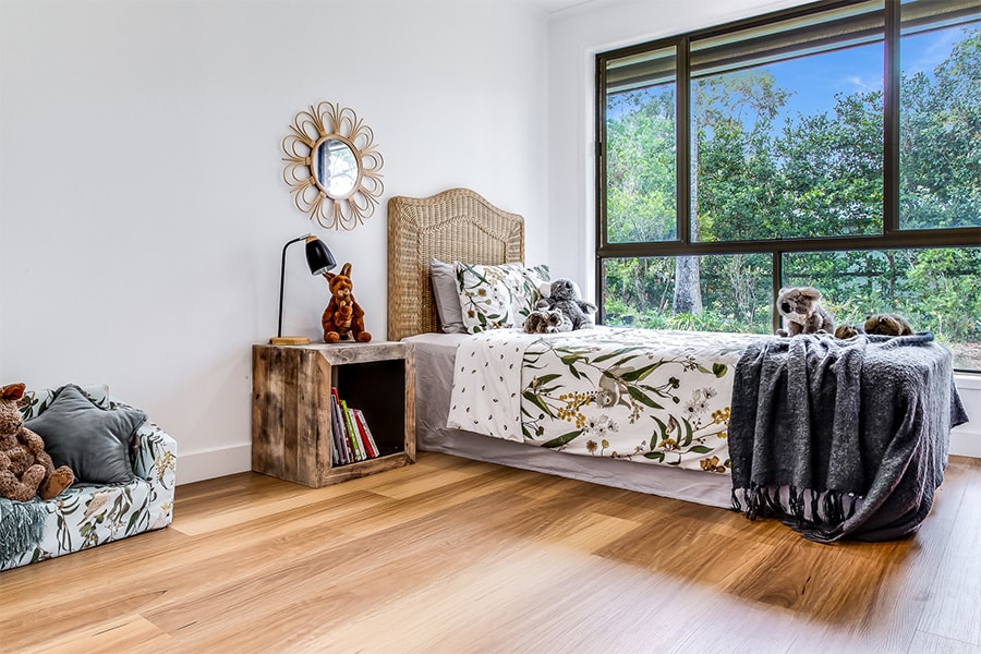 Modern hybrid Blackbutt flooring ideas for a bedroom