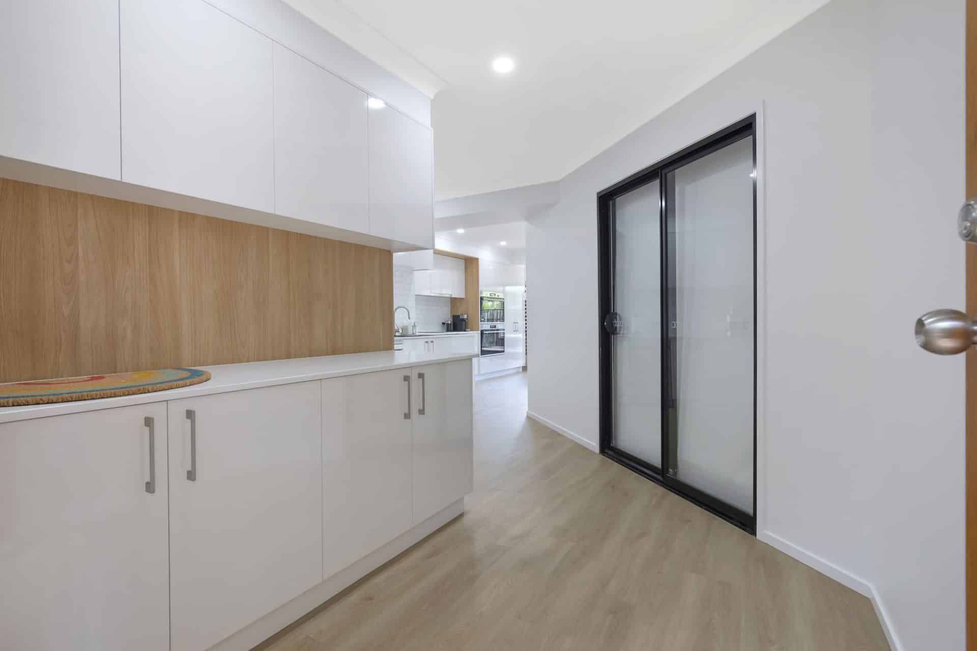 Natural Oak Vinyl Plank - Image 4