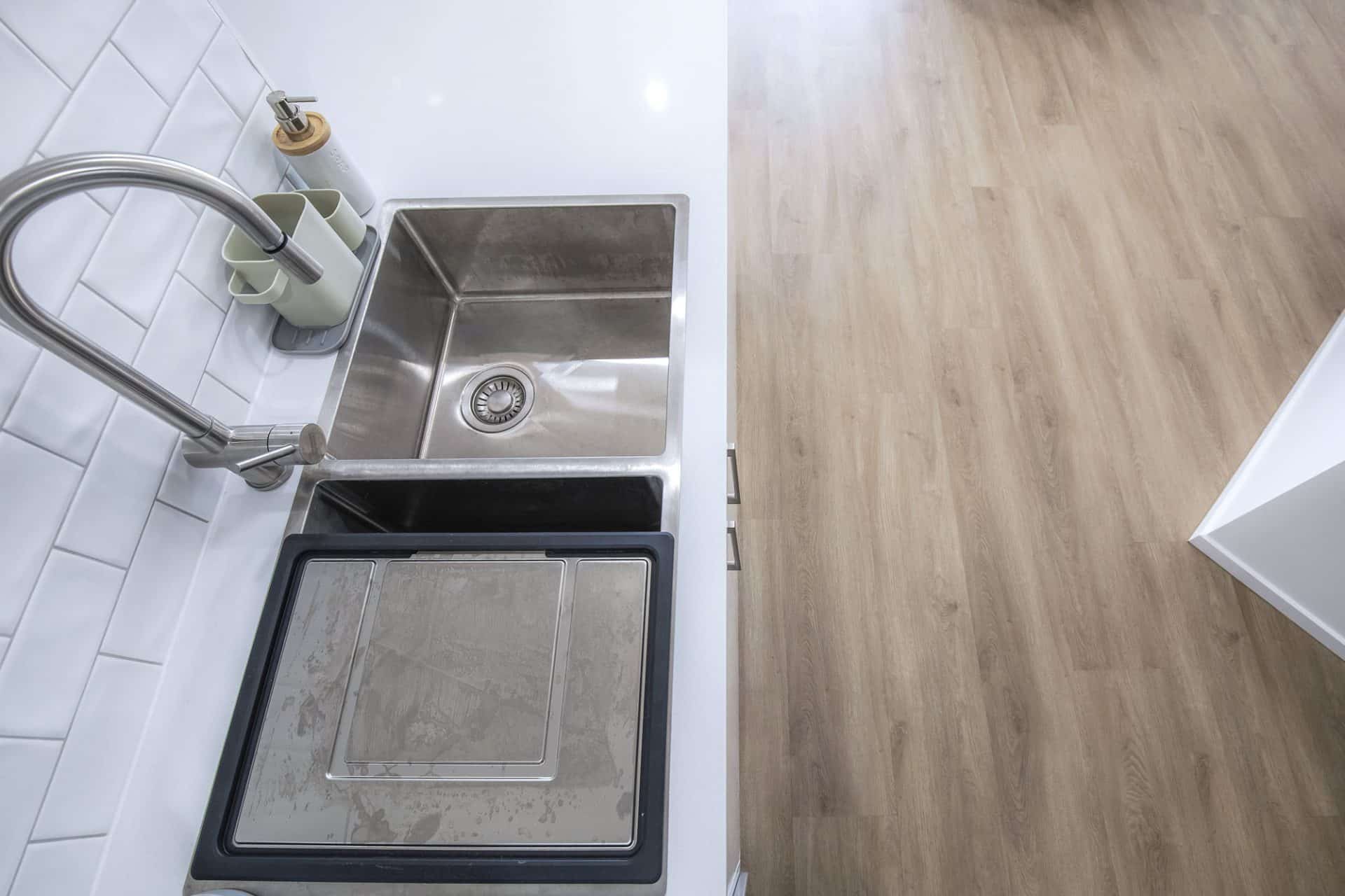 Natural Oak Vinyl Plank - Image 10