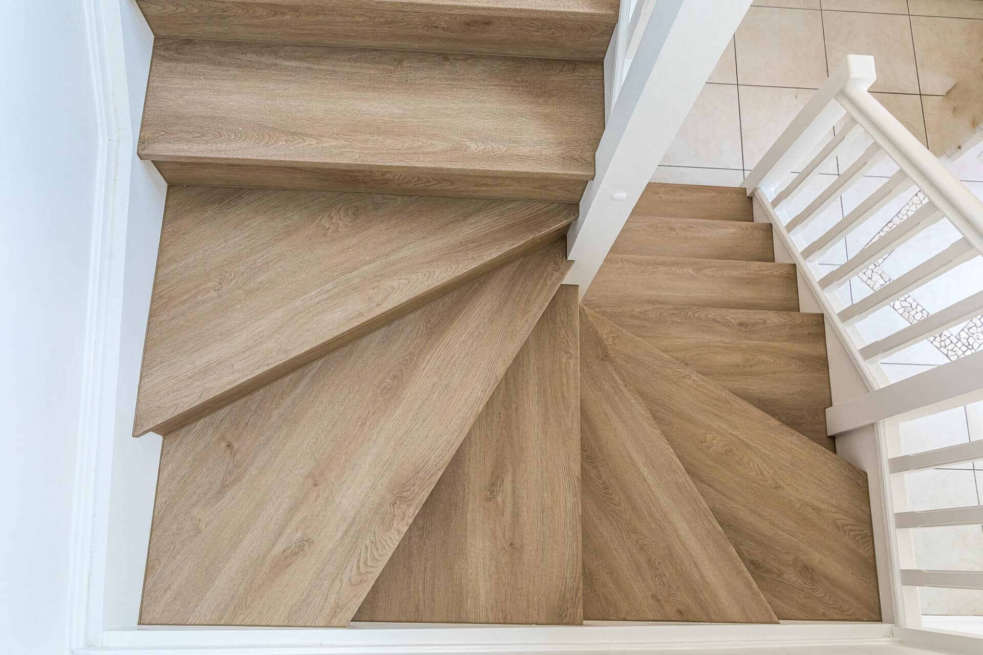 Natural Oak Vinyl Plank - Image 12