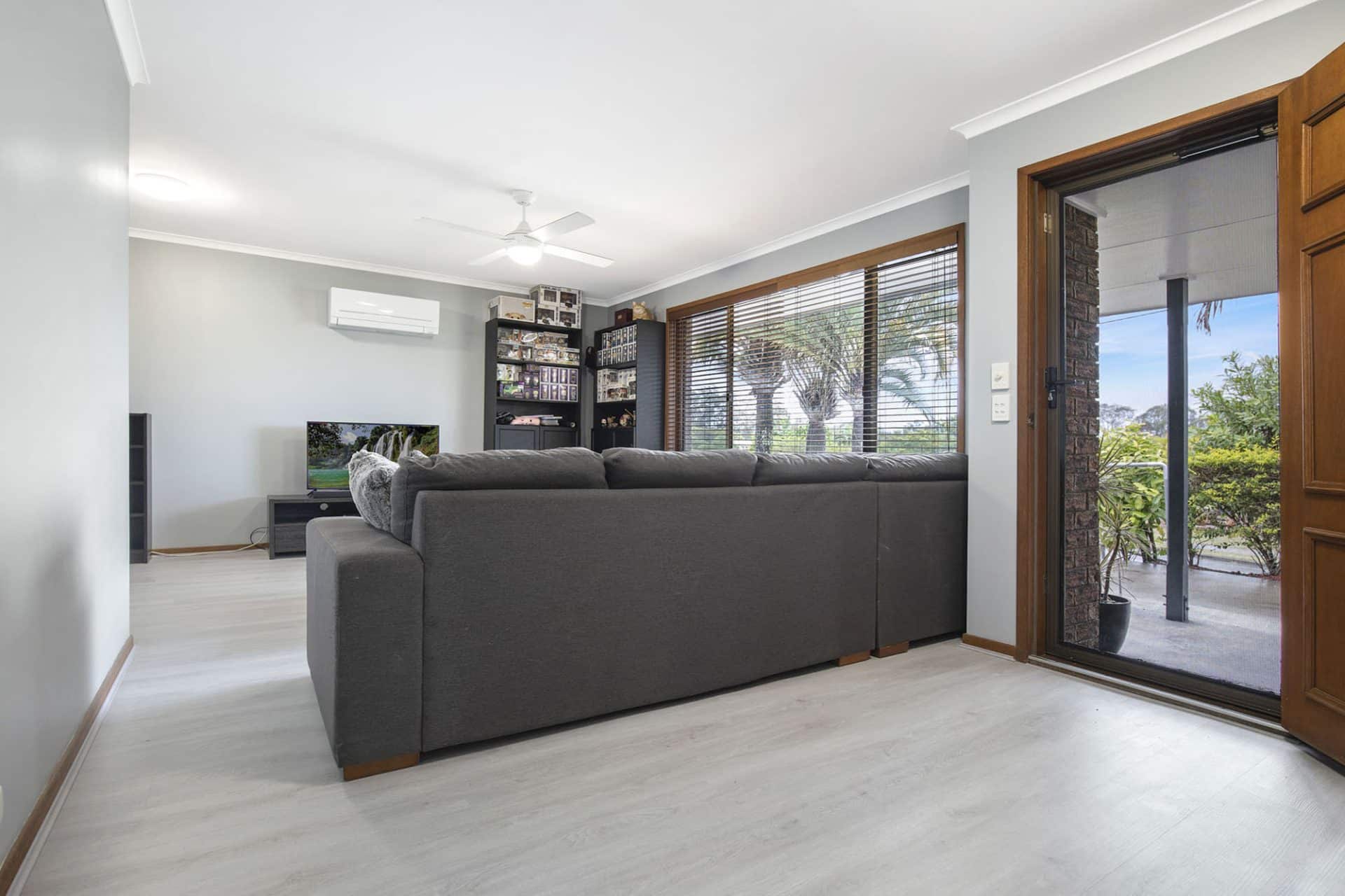 Ash Oak Hybrid Flooring 6mm - Image 3