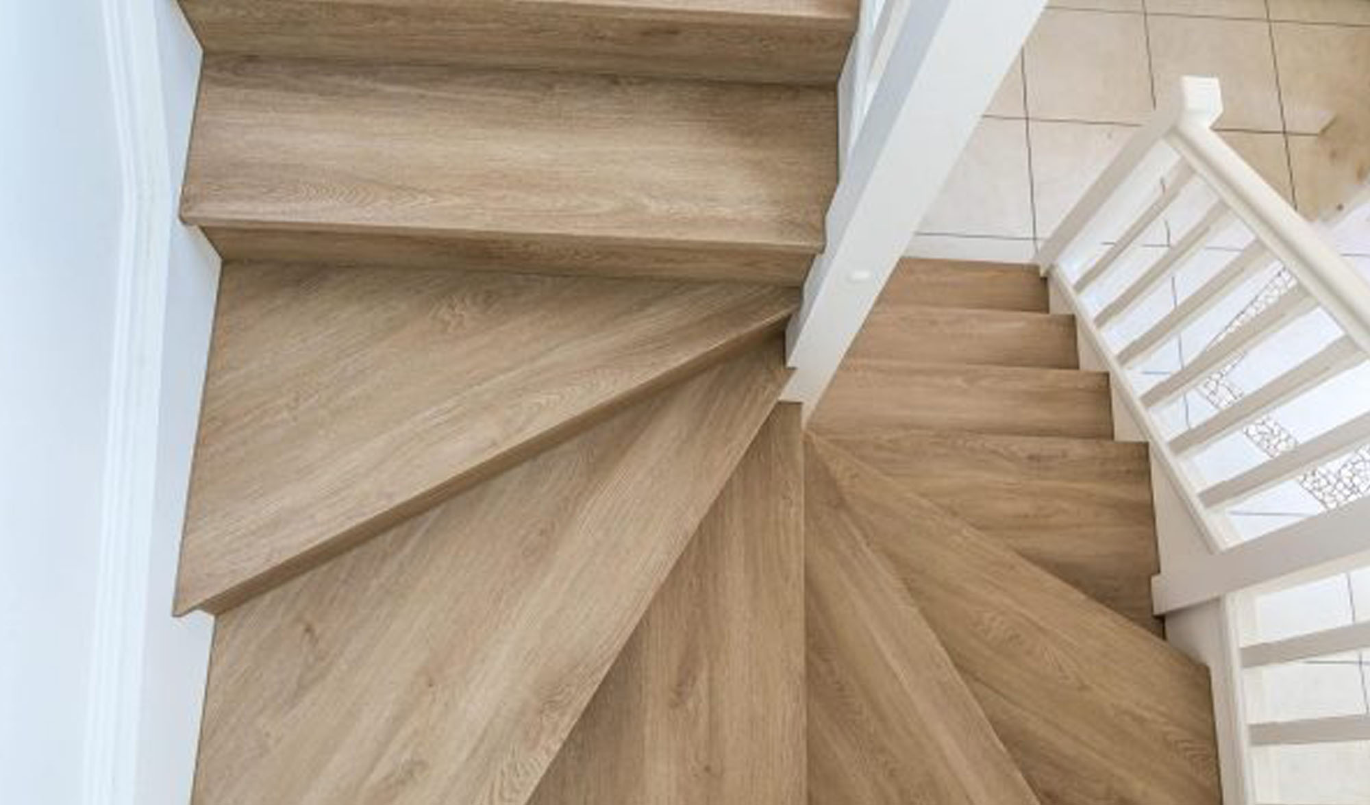 Natural Oak Hybrid Flooring - Image 7
