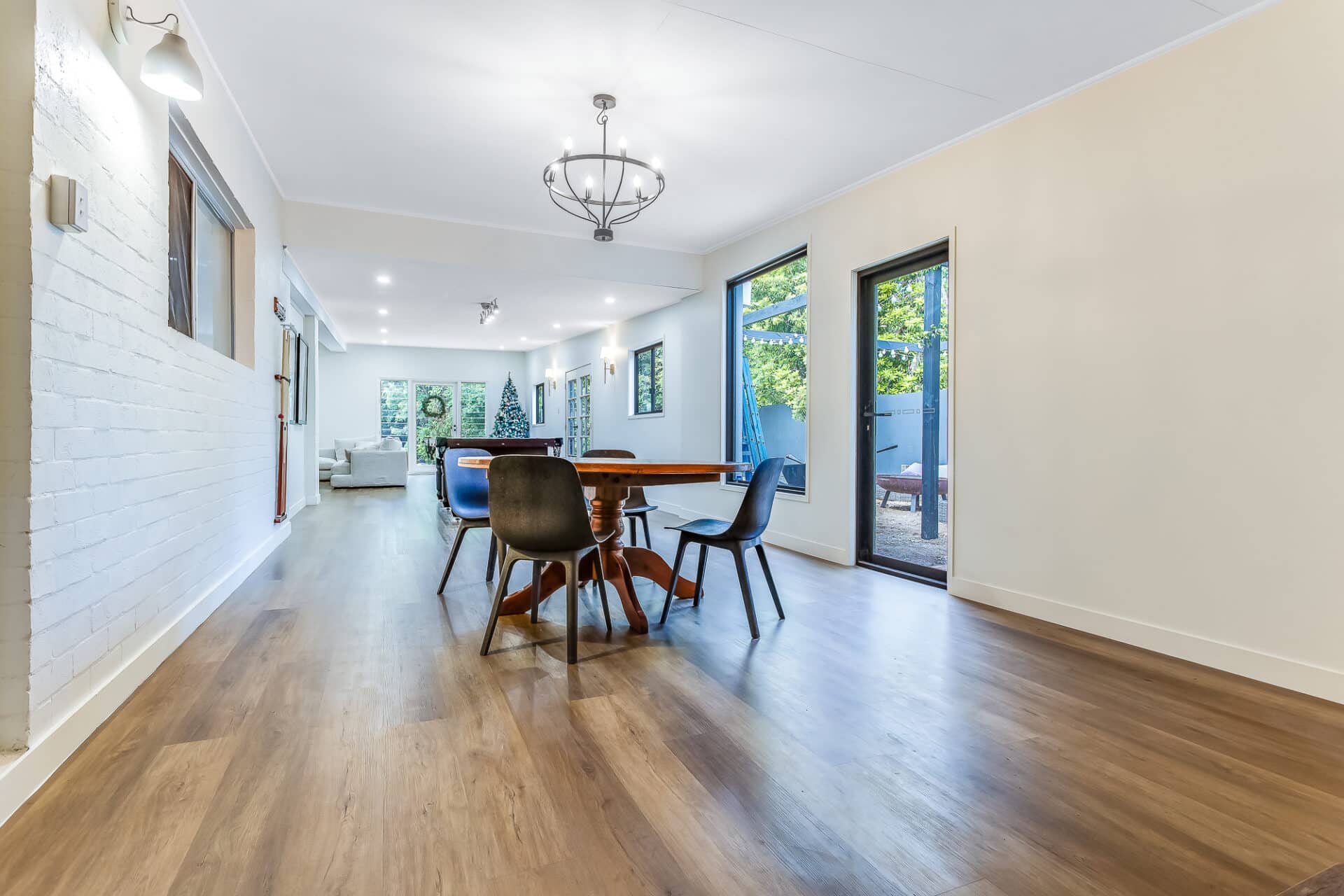 French Oak Hybrid Flooring 8mm - Image 6