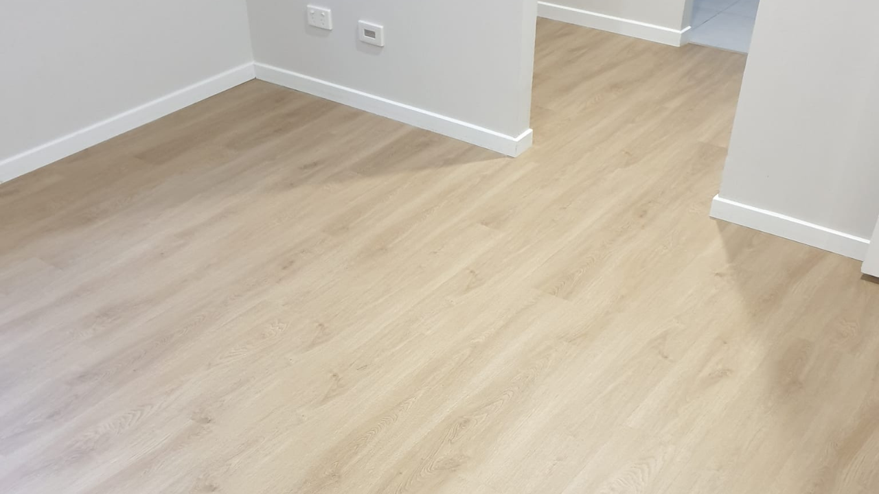 Natural Oak hybrid flooring 
